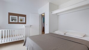 Ferros/tábuas de passar roupa, Wi-Fi de cortesia, roupa de cama