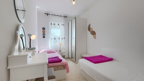 Iron/ironing board, free WiFi, bed sheets