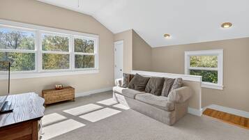 House, 4 Bedrooms | Living area | Smart TV, streaming services