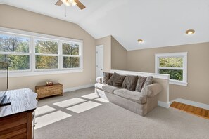 House, 4 Bedrooms | Living area | Smart TV, streaming services - Secluded Woodland Retreat Near Starved Rock Park 4 Bedroom Home (Ottawa)