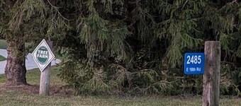 Secluded Woodland Retreat Near Starved Rock Park 4 Bedroom Home