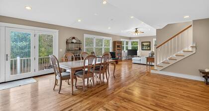 Secluded Woodland Retreat Near Starved Rock Park 4 Bedroom Home