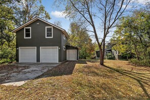 House, 4 Bedrooms | Exterior