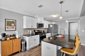 House, 3 Bedrooms | Private kitchen | Fridge, oven, coffee/tea maker, toaster