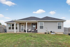 House, 3 Bedrooms | Exterior