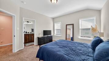 Duplex, 3 Bedrooms | 3 bedrooms, laptop workspace, iron/ironing board, free WiFi