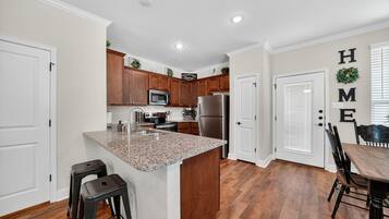 Duplex, 3 Bedrooms | Private kitchen | Fridge, oven, coffee/tea maker, toaster