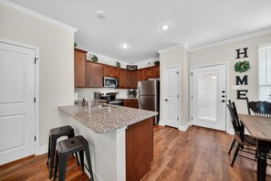 Duplex, 3 Bedrooms | Private kitchen | Fridge, oven, coffee/tea maker, toaster