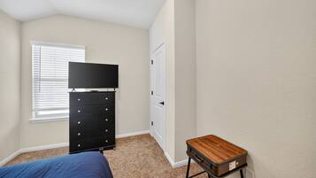 Duplex, 3 Bedrooms | 3 bedrooms, laptop workspace, iron/ironing board, free WiFi