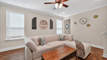 Duplex, 3 Bedrooms | Living area | Smart TV