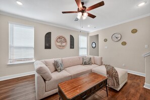 Duplex, 3 Bedrooms | Living area | Smart TV