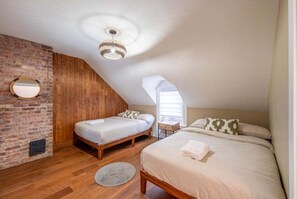 House, 6 Bedrooms | 6 bedrooms, laptop workspace, iron/ironing board, free WiFi