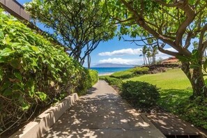 Condo, 2 Bedrooms | Property grounds