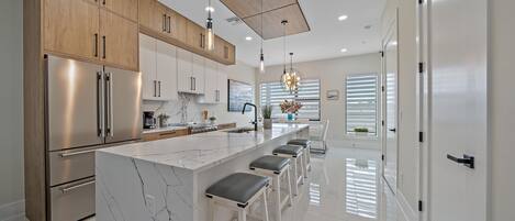 Stadtwohnung, 2 Schlafzimmer | Eigene Küche | Kühlschrank, Ofen, Wasserkocher mit Kaffee-/Teezubehör, Toaster