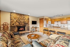 TV, fireplace