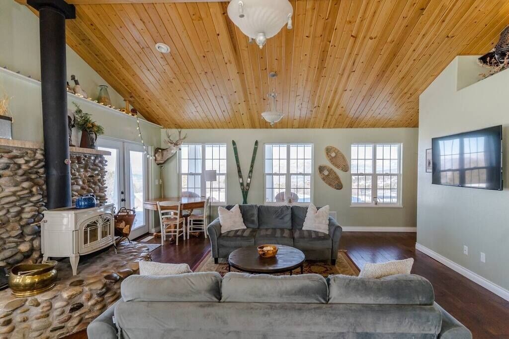 House, 3 Bedrooms | Living area | Smart TV