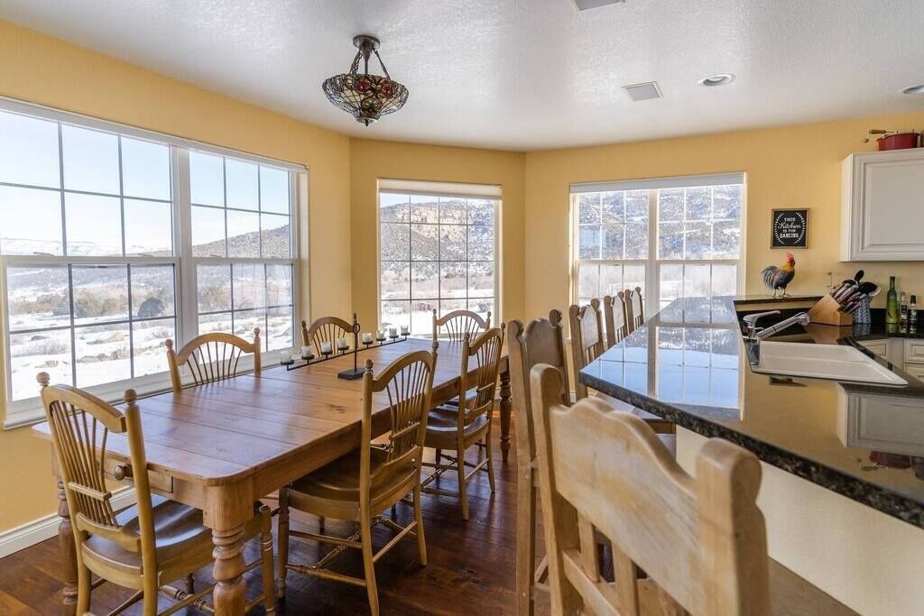 House, 3 Bedrooms | Dining