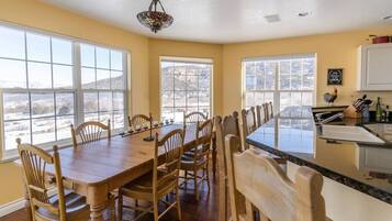 House, 3 Bedrooms | Dining