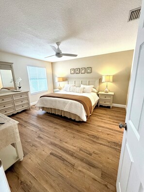 3 chambres, fer et planche à repasser, accès Internet, draps fournis