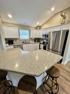 Microwave, oven, stovetop, dishwasher - COMFORT & CHARM AWAIT IN THIS MALLORY VILLAGE HOME JUST MINS TO SUMTER LANDING! (The Villages)