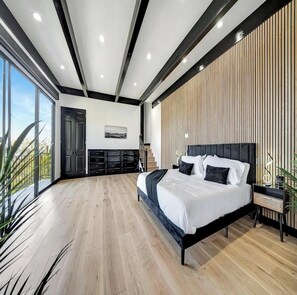 4 soverom, strykejern/-brett, internettilgang og sengetøy