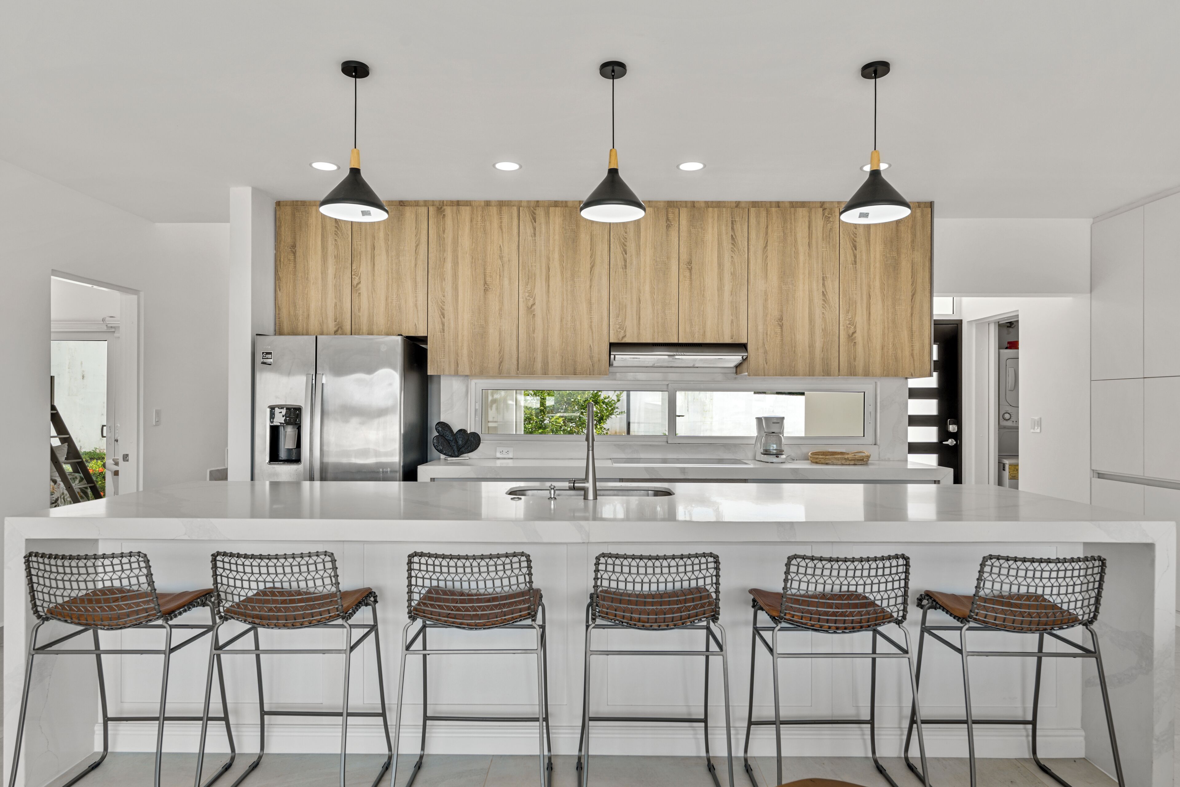 Micro-ondes, four, plaque de cuisson, lave-vaisselle