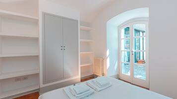 2 Schlafzimmer, BĂŒgeleisen/BĂŒgelbrett, WLAN, BettwĂ€sche