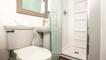 House, Multiple Beds, Patio, Garden View (Three Blocks from Paradise) | Bathroom | Towels