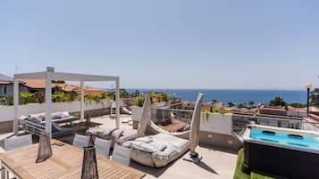 Apartamento superior, 1 cama de matrimonio con sofá cama, vistas al mar | Terraza o patio