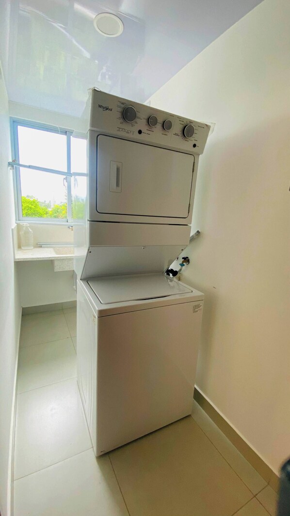 Apartamento, 3 quartos, sacada, vista para a piscina | Parte interna