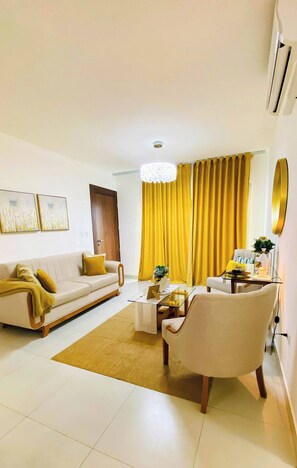Apartment, 3 Bedrooms, Balcony, Pool View | Living room