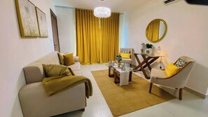 Appartement, 3 chambres, balcon, vue piscine | Salle de séjour