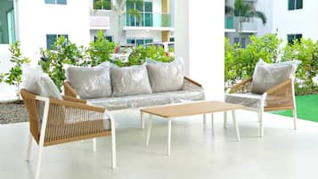 Apartamento, 3 habitaciones, balcón, vistas a la piscina | Interior