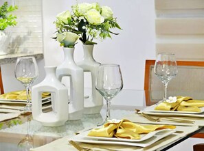 Apartment, 3 Bedrooms, Balcony, Pool View | Dining room