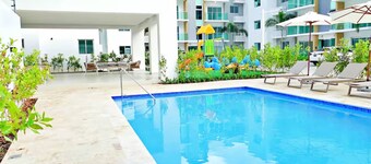 Modern Rooftop Penthouse Private Jacuzzi for 12