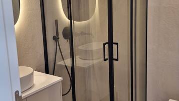 Toallas y papel higiénico