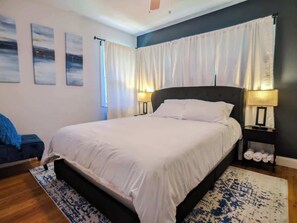 3 bedrooms, iron/ironing board, WiFi, bed sheets - Spacious • King • Games • Fire Pit • 5 Min to Zoo! (Powell)