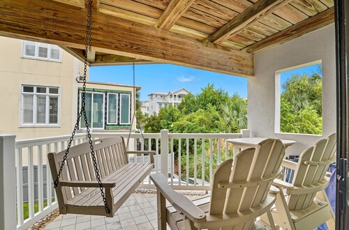 Oceanfront • East Beach • Pool • Balcony • Gated with Elevator