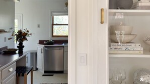 Interior - Aster House / A thoughtfully curated and convenient South Burlington home (South Burlington)