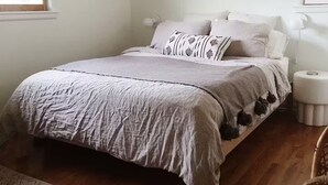 2 bedrooms, iron/ironing board, WiFi, bed sheets - Aster House / A thoughtfully curated and convenient South Burlington home (South Burlington)