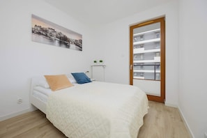 2 bedrooms, iron/ironing board, travel cot, WiFi