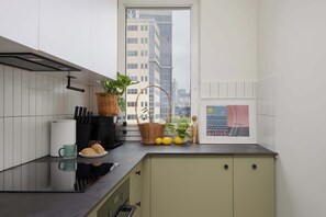 Fridge, microwave, oven, stovetop
