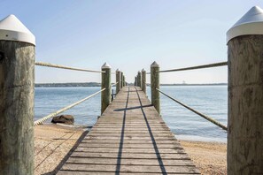 På stranden