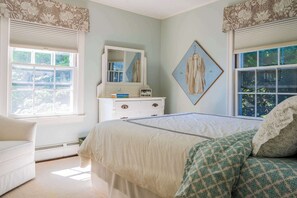 6 bedrooms, desk, iron/ironing board, WiFi