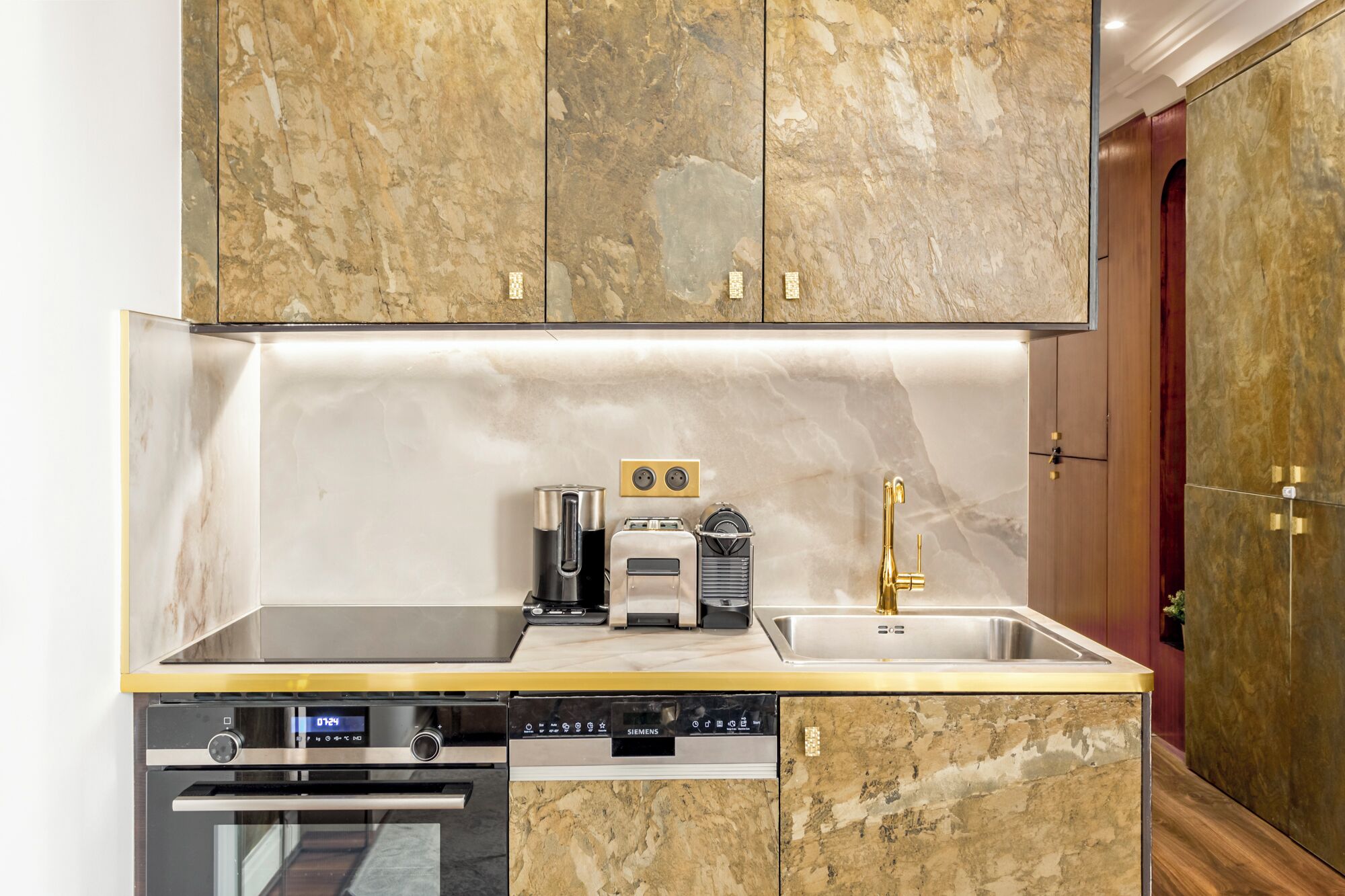 Apartment, Courtyard View | Dapur peribadi | Peti sejuk, ketuhar gelombang mikro, ketuhar, dapur 