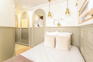 Literie hypoallergénique, surmatelas, coffres-forts dans les chambres