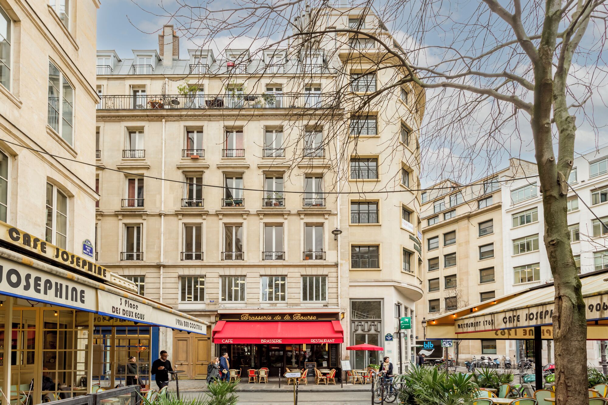 ด้านหน้าที่พัก