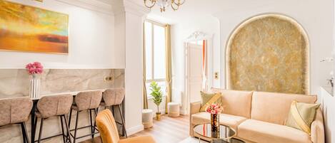 Apartment, Courtyard View | Living area