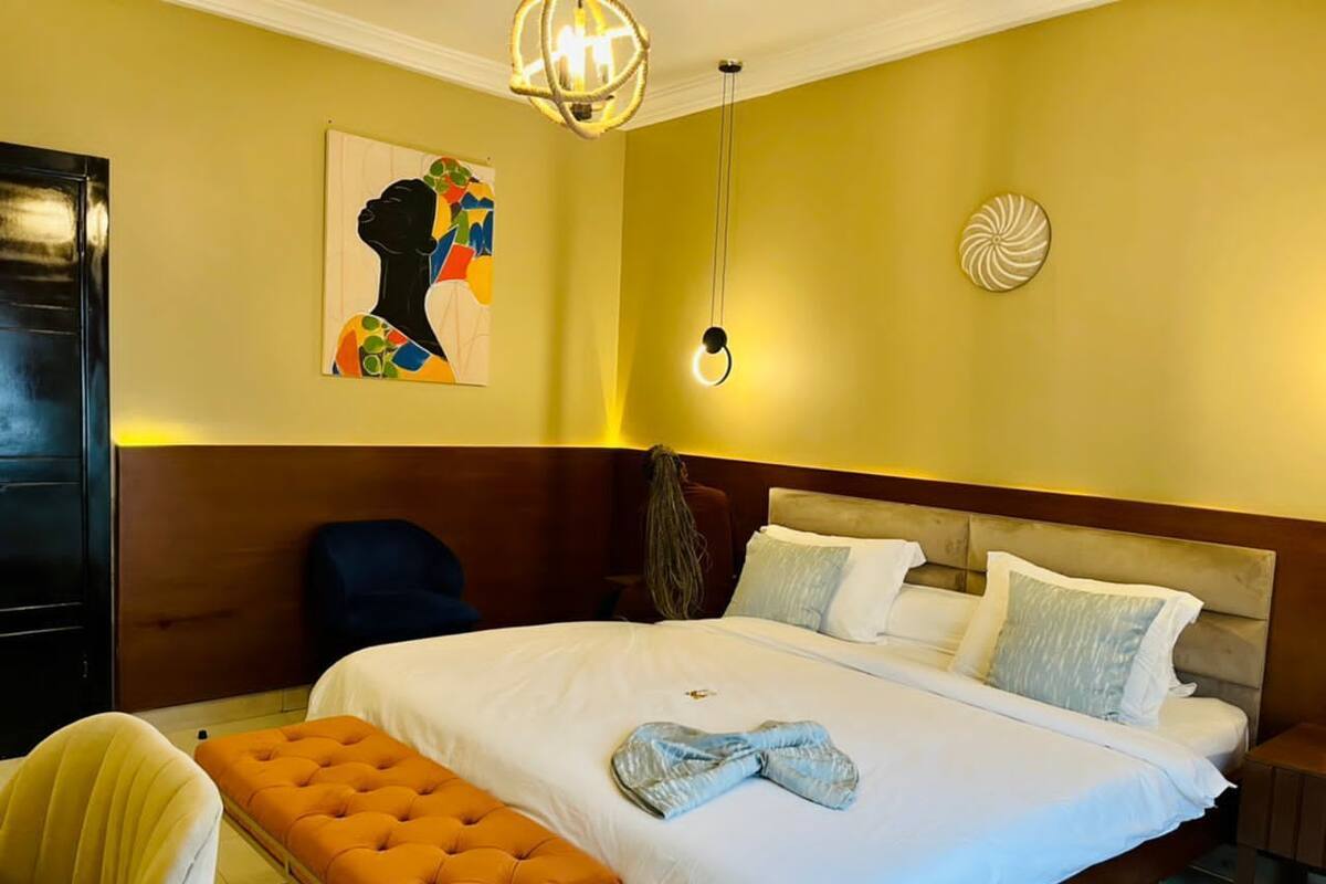 Executive Double Room, City View | Desk, laptop workspace, blackout drapes, soundproofing