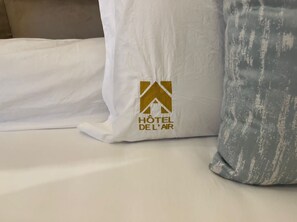 Habitación doble superior, vistas a la ciudad | Escritorio, espacio para trabajar con un portátil, cortinas opacas